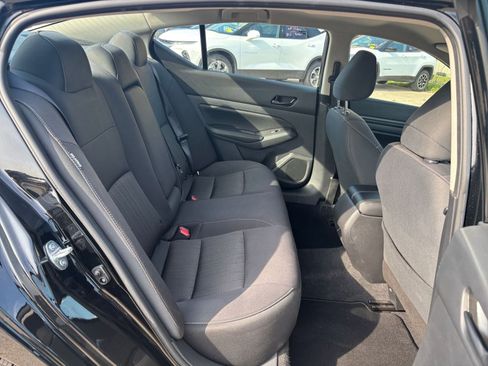 Used 2025 Nissan Altima 2.5 SV FWD image 25