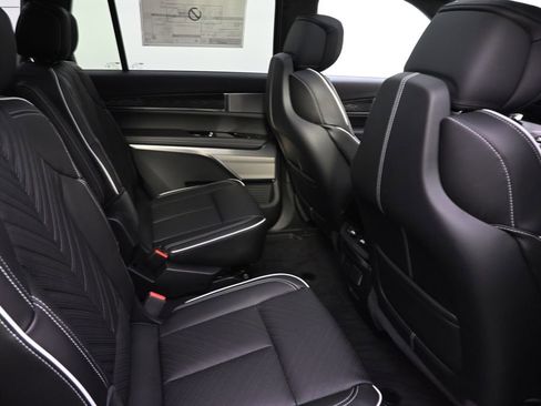 New 2026 Cadillac Vistiq Platinum AWD/4WD image 18