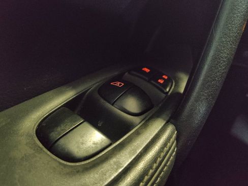 Used 2025 Nissan Sentra SV FWD image 27
