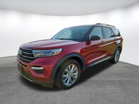 Used 2020 Ford Explorer XLT w/ Equipment Group 202A RWD image 3