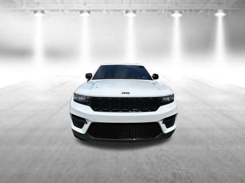 Certified 2024 Jeep Grand Cherokee Altitude AWD/4WD image 2