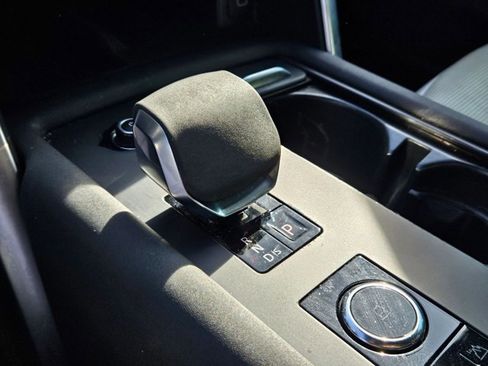 Used 2022 Land Rover Discovery S R-Dynamic image 11