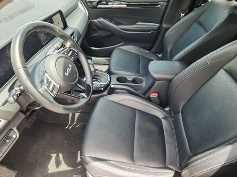 Certified 2024 Kia Seltos EX FWD image 11