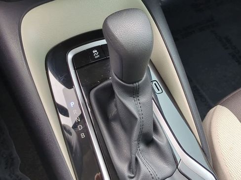 Used 2025 Toyota Corolla LE image 32