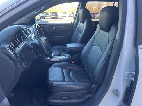 Used 2017 Buick Enclave Premium image 18