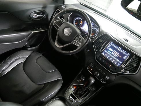 Used 2019 Jeep Cherokee Limited w/ Luxury Group AWD/4WD image 9