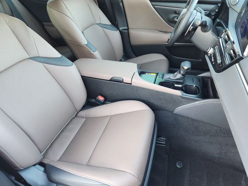 Used 2024 Lexus ES 350 w/ Premium Package image 15