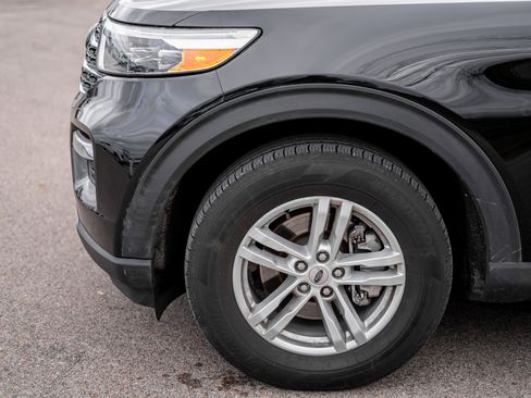 Used 2023 Ford Explorer XLT w/ Equipment Group 202A image 9