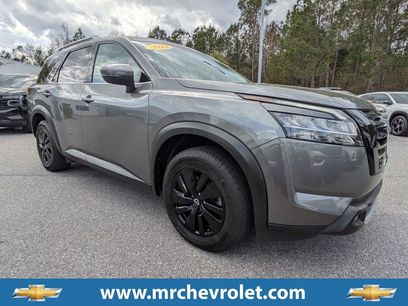 Used 2023 Nissan Pathfinder SL