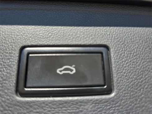 Used 2018 Volkswagen Atlas SE image 33