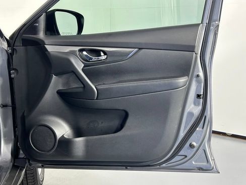 Used 2018 Nissan Rogue SV AWD/4WD image 7