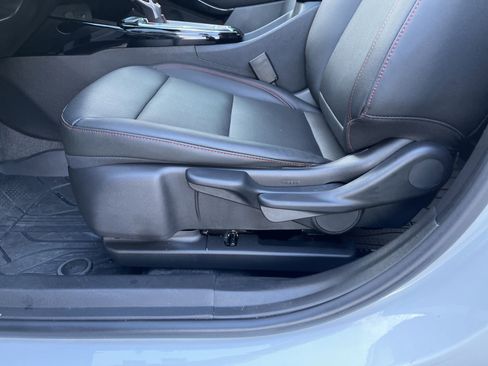 Certified 2025 Chevrolet Trax RS image 35