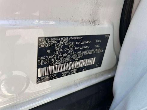 Used 2023 Toyota Venza LE AWD/4WD image 19