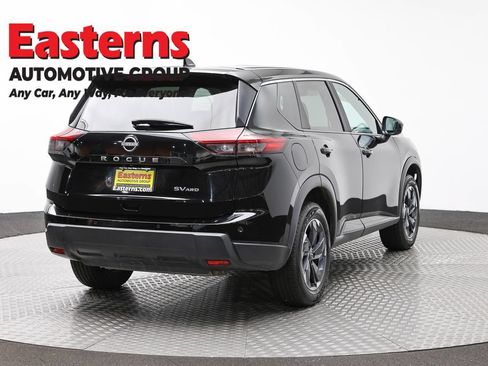 Used 2024 Nissan Rogue SV AWD/4WD image 5