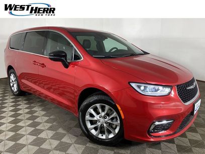 Used 2026 Chrysler Pacifica Select