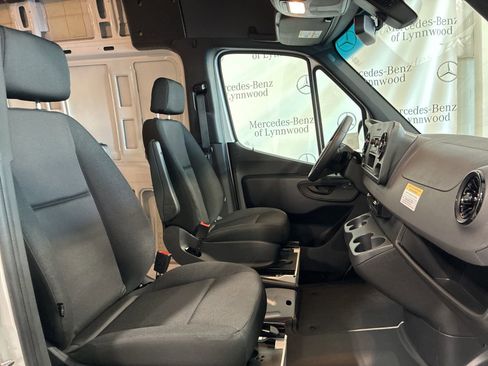 New 2025 Mercedes-Benz Sprinter 2500 image 13