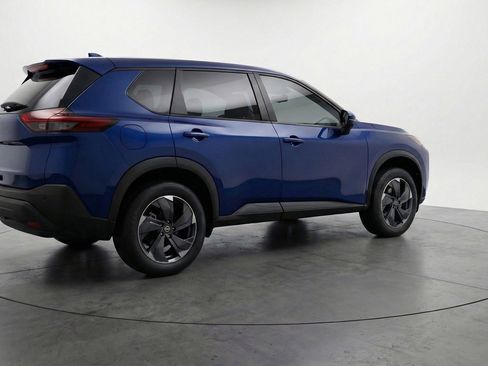 Used 2025 Nissan Rogue SV image 9