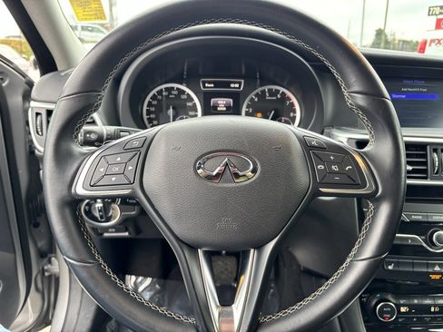 Used 2018 INFINITI QX30 Premium w/ Technology Package image 4