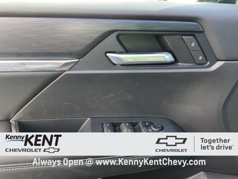 Used 2025 GMC Acadia Elevation image 24