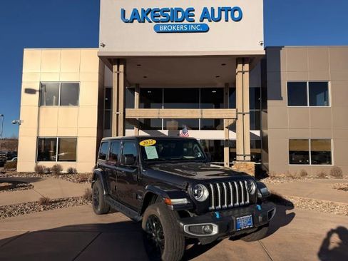 Used 2022 Jeep Wrangler Unlimited Sahara w/ Cold Weather Group AWD/4WD image 1