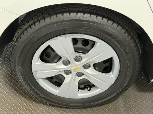 Used 2018 Chevrolet Cruze LS FWD image 18