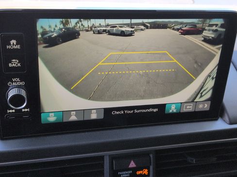 Used 2025 Honda Pilot Touring image 24
