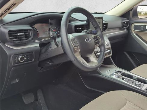 Certified 2023 Ford Explorer XLT image 8