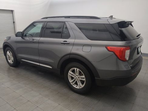 Used 2023 Ford Explorer XLT AWD/4WD image 3