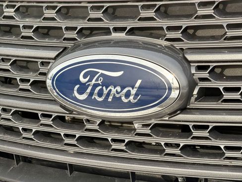 Used 2021 Ford Explorer XLT w/ Equipment Group 202A image 12