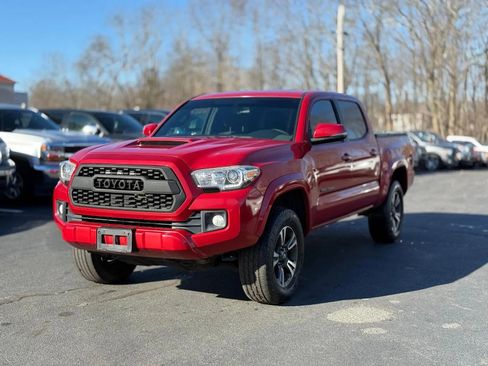 Used 2016 Toyota Tacoma TRD Sport w/ Premium & Technology Package image 3