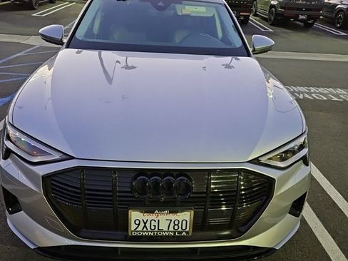 Used 2023 Audi e-tron Premium w/ Convenience Plus Package AWD/4WD image 3