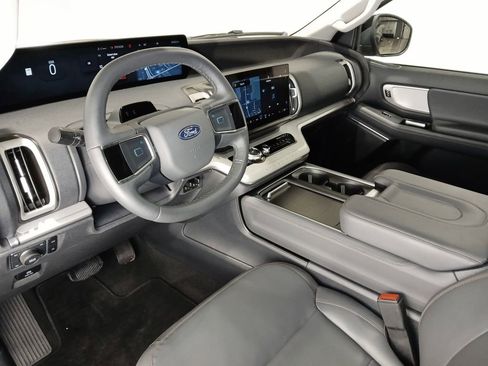 Used 2025 Ford Expedition Active AWD/4WD image 16