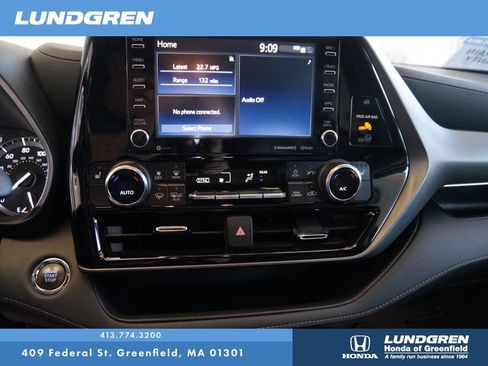 Used 2022 Toyota Highlander XLE AWD/4WD image 24