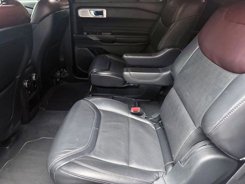 Used 2020 Ford Explorer Platinum w/ Premium Technology Package image 13