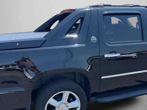 Used 2013 Chevrolet Avalanche LTZ AWD/4WD image 33
