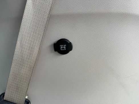 Used 2023 Chrysler Voyager LX image 23