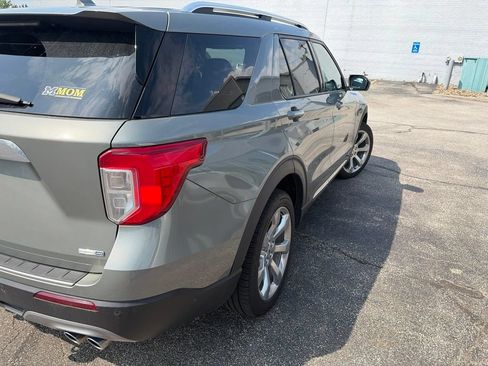 Used 2020 Ford Explorer Platinum w/ Premium Technology Package AWD/4WD image 3