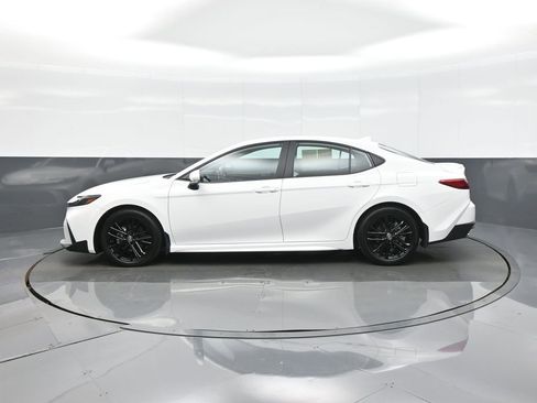 Certified 2025 Toyota Camry SE image 4