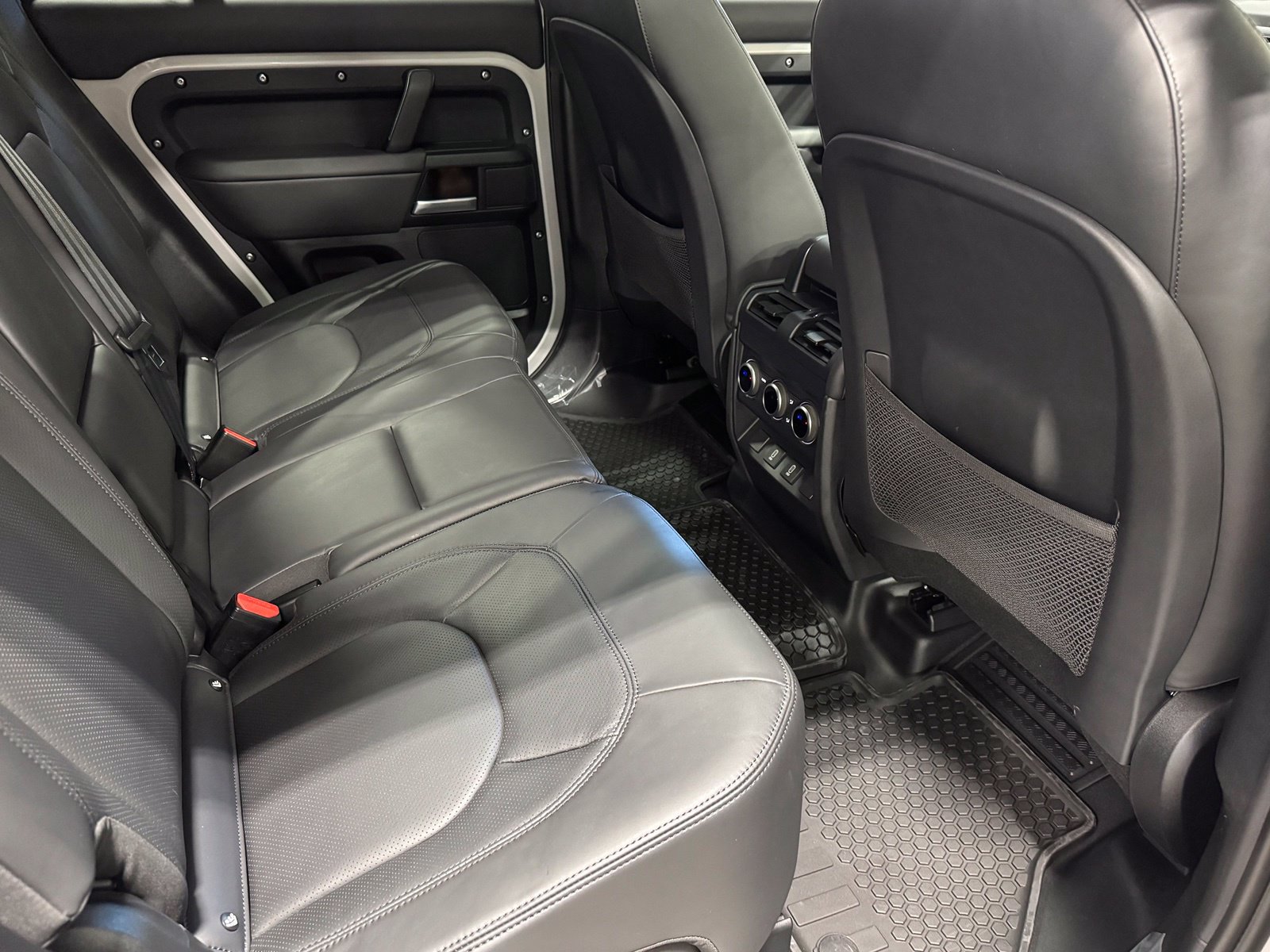 New 2026 Land Rover Defender 110 X-Dynamic SE AWD/4WD image 46