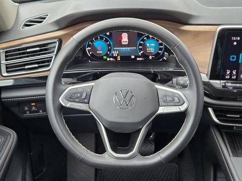 Used 2025 Volkswagen Atlas SE FWD image 20
