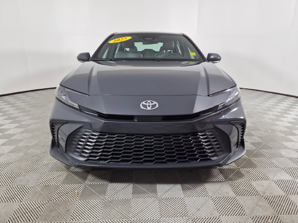 Used 2025 Toyota Camry SE FWD image 8