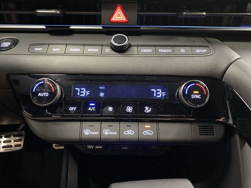 New 2025 Hyundai Elantra SEL image 18