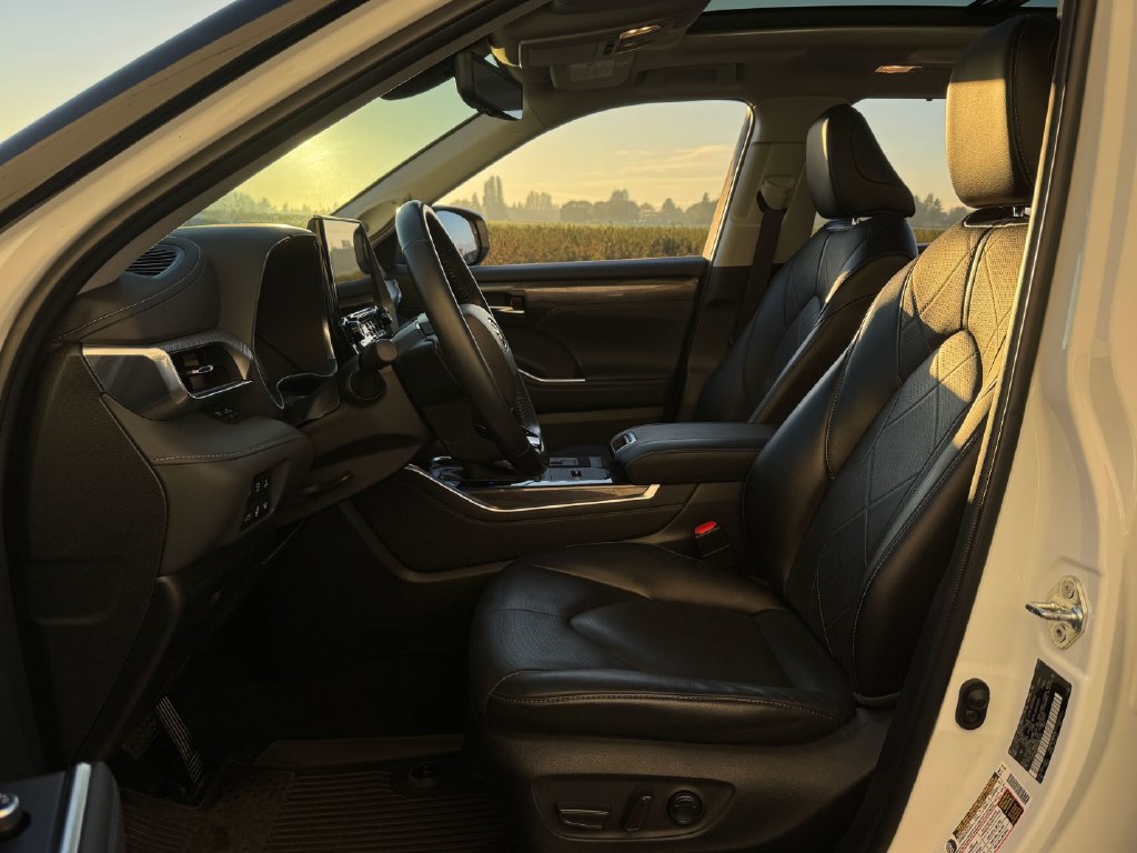 Certified 2022 Toyota Highlander Platinum AWD/4WD image 9