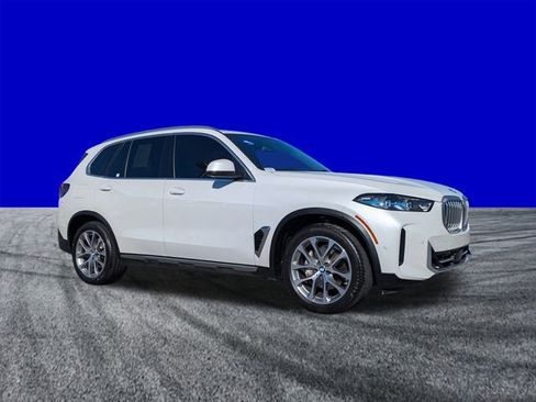 Used 2024 BMW X5 xDrive40i w/ Premium Package image 2