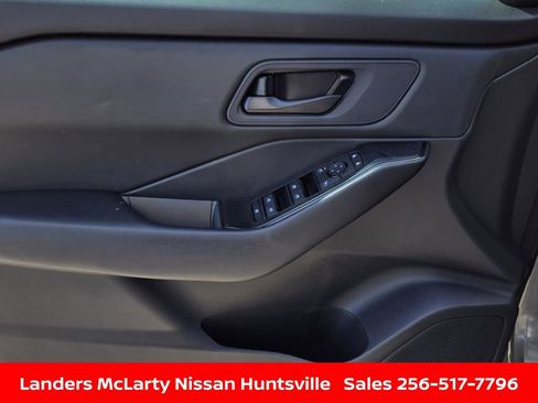 Used 2025 Nissan Rogue S image 20