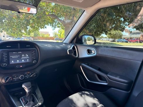 Used 2021 Kia Soul LX FWD image 31