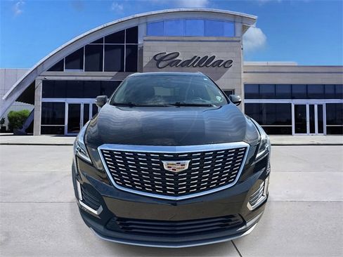 Used 2022 Cadillac XT5 Premium Luxury w/ Technology Package image 2