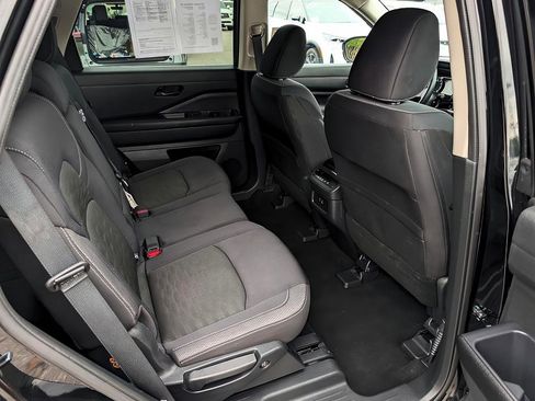 Used 2025 Nissan Pathfinder SV AWD/4WD image 13