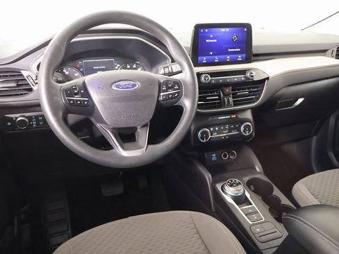 Used 2022 Ford Escape SE image 2