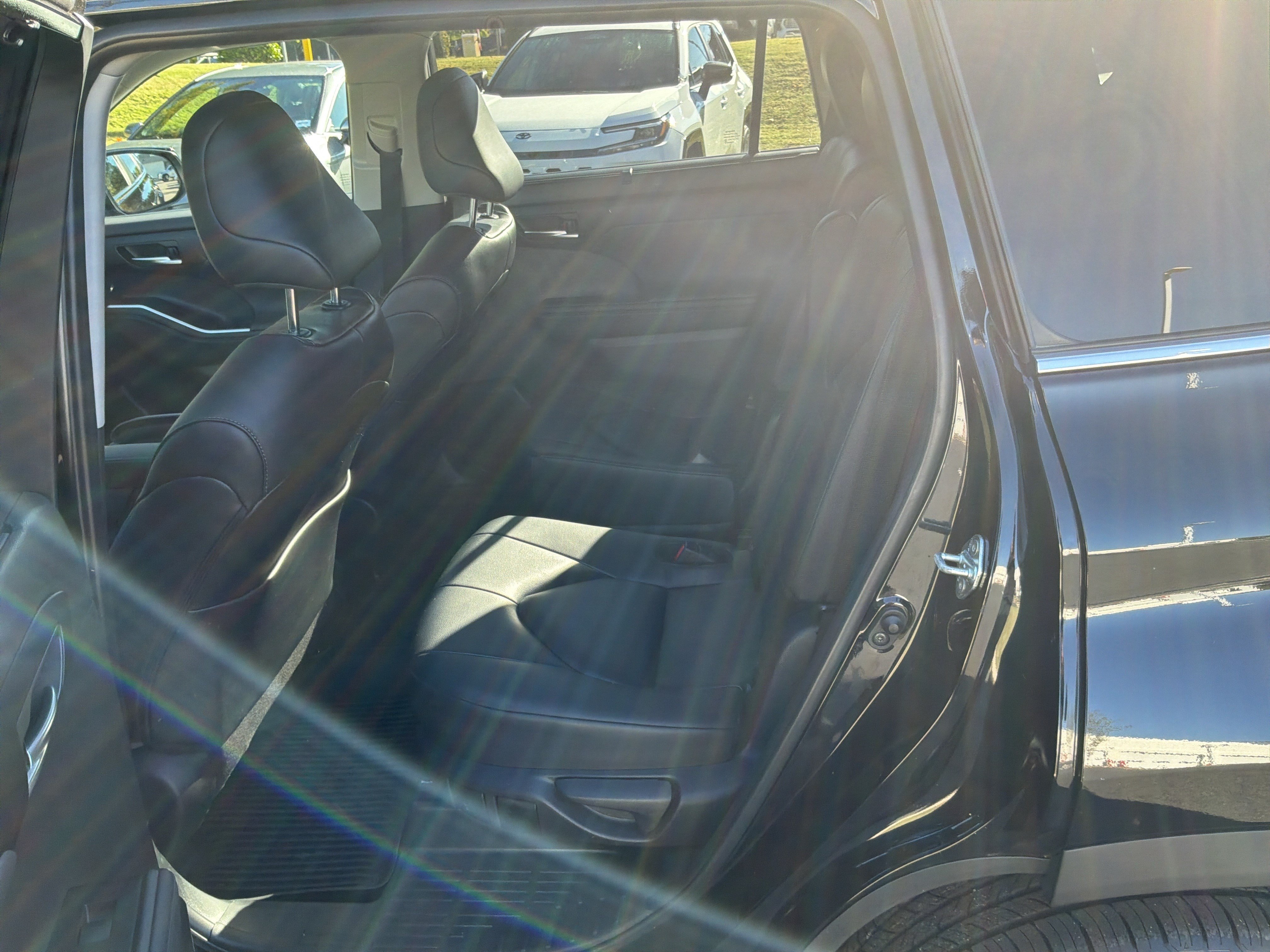 Used 2024 Toyota Highlander XLE AWD/4WD image 31